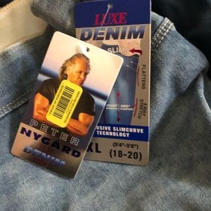 Size 18/20 NWT has plenty of stretch. Luxe 360 4 way stretch. Very comfortable